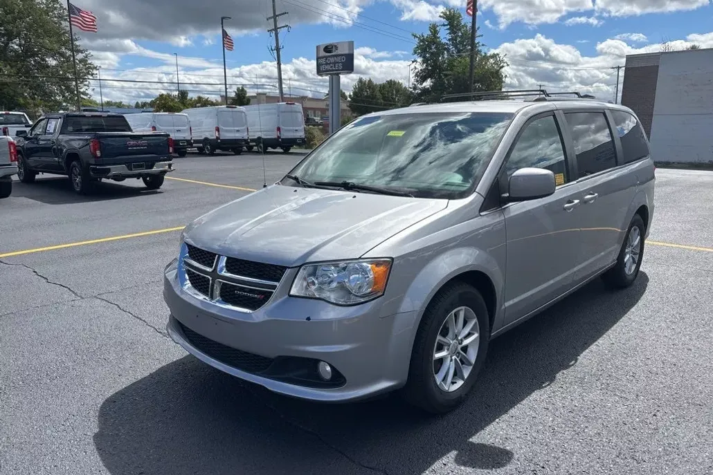 2019 Dodge Grand Caravan SXT photo 1