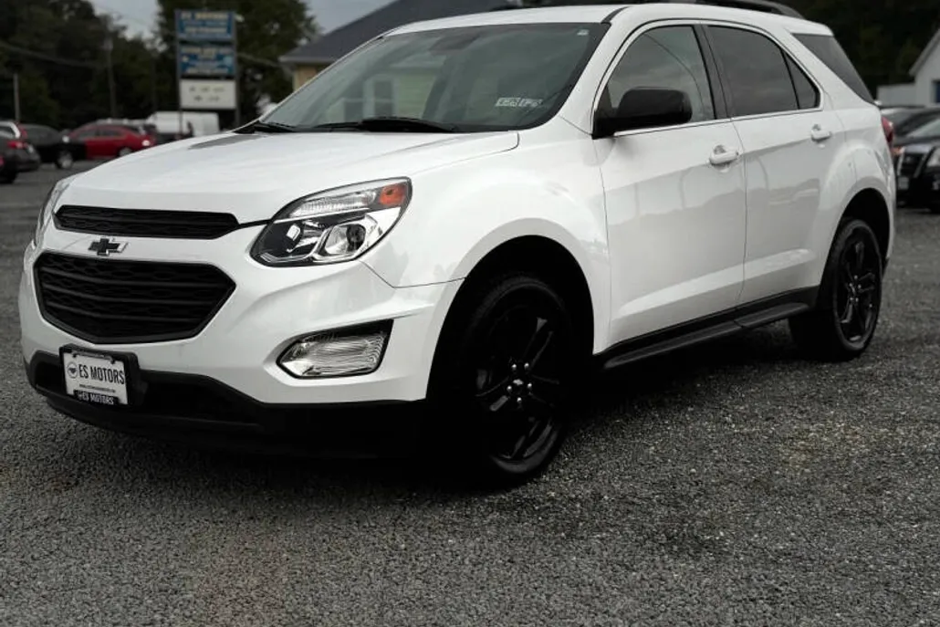 2017 Chevrolet Equinox LT photo 1