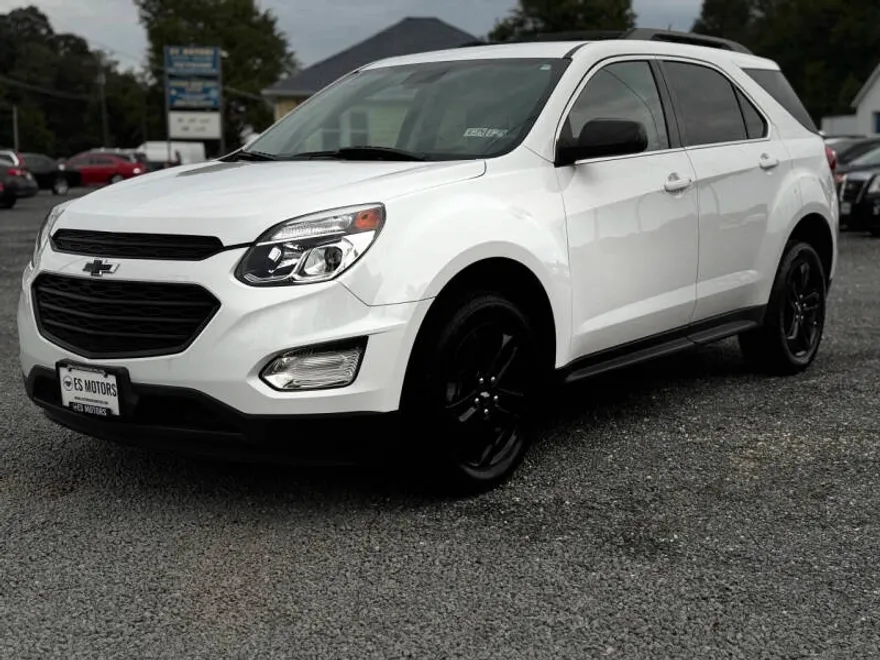 2017 Chevrolet Equinox LT photo 1
