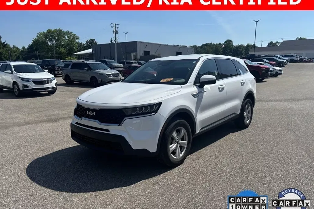 2022 Kia Sorento LX photo 1
