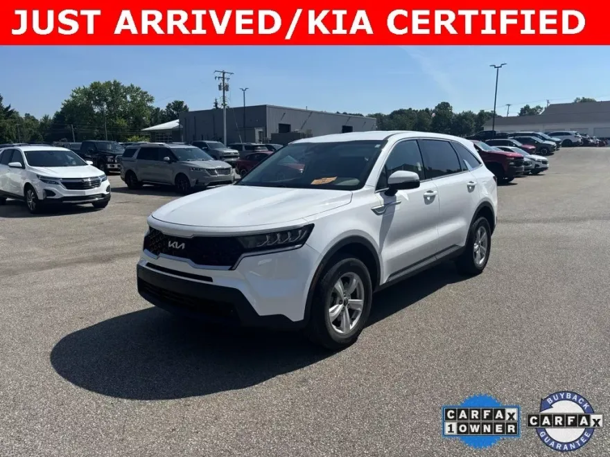 2022 Kia Sorento LX photo 1