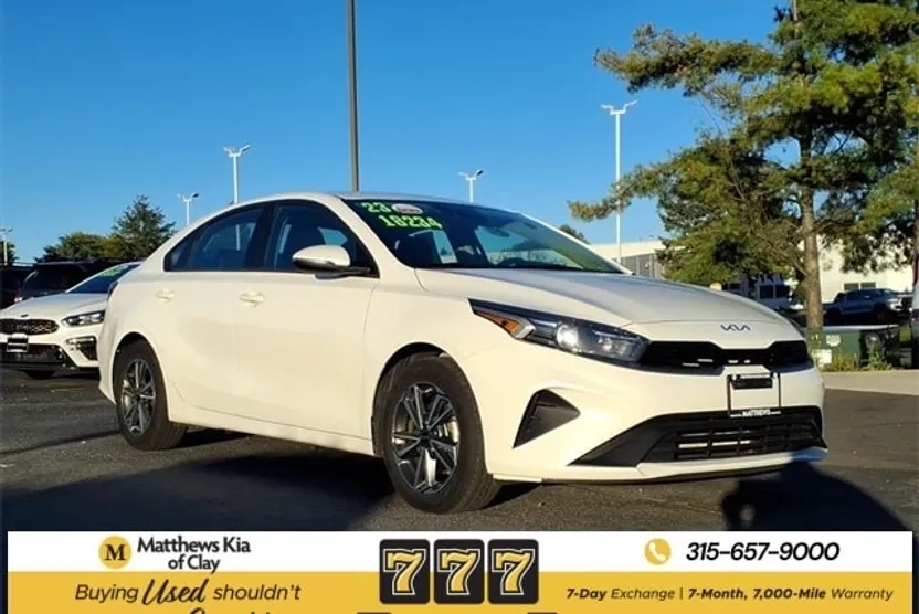 2023 Kia Forte LXS photo 1