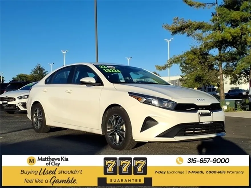 2023 Kia Forte LXS photo 1