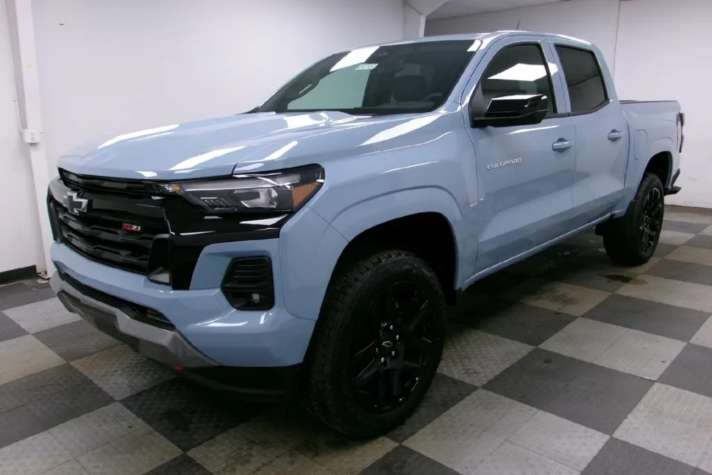 2025 Chevrolet Colorado Z71 photo 1
