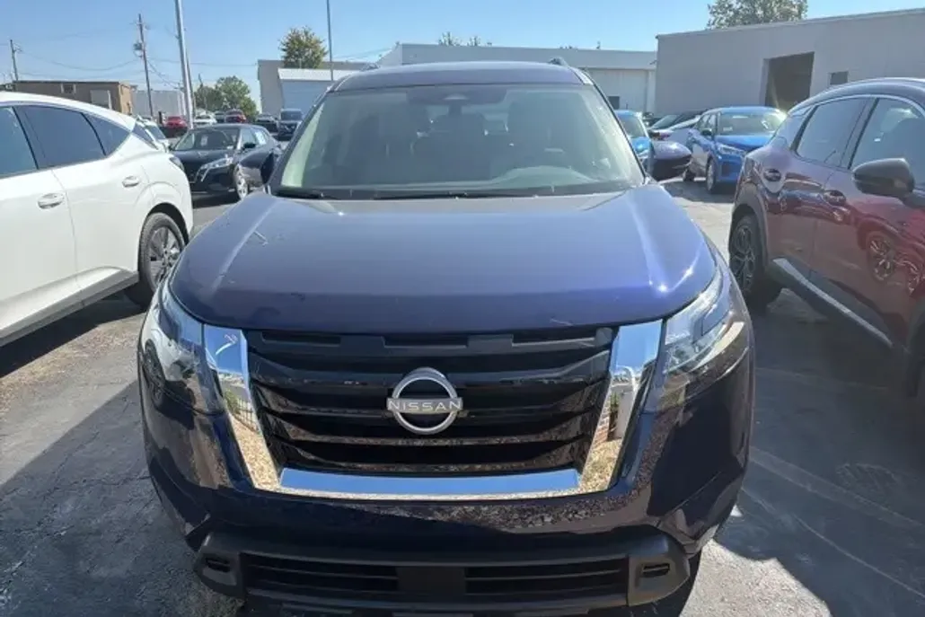 2025 Nissan Pathfinder SV photo 1