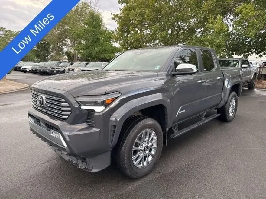 2024 Toyota Tacoma 4x4 SR5 photo 1