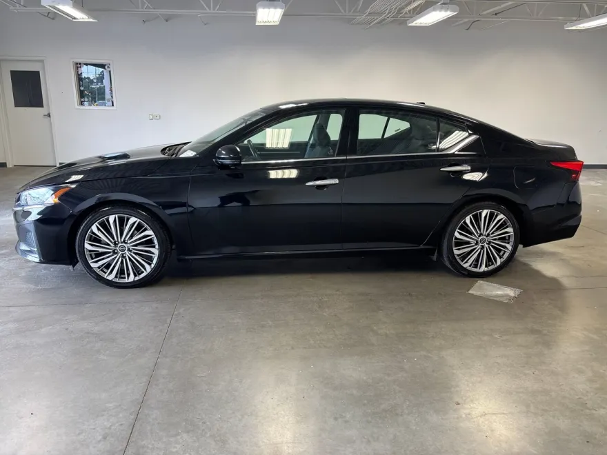 2023 Nissan Altima 2.5 SL photo 1