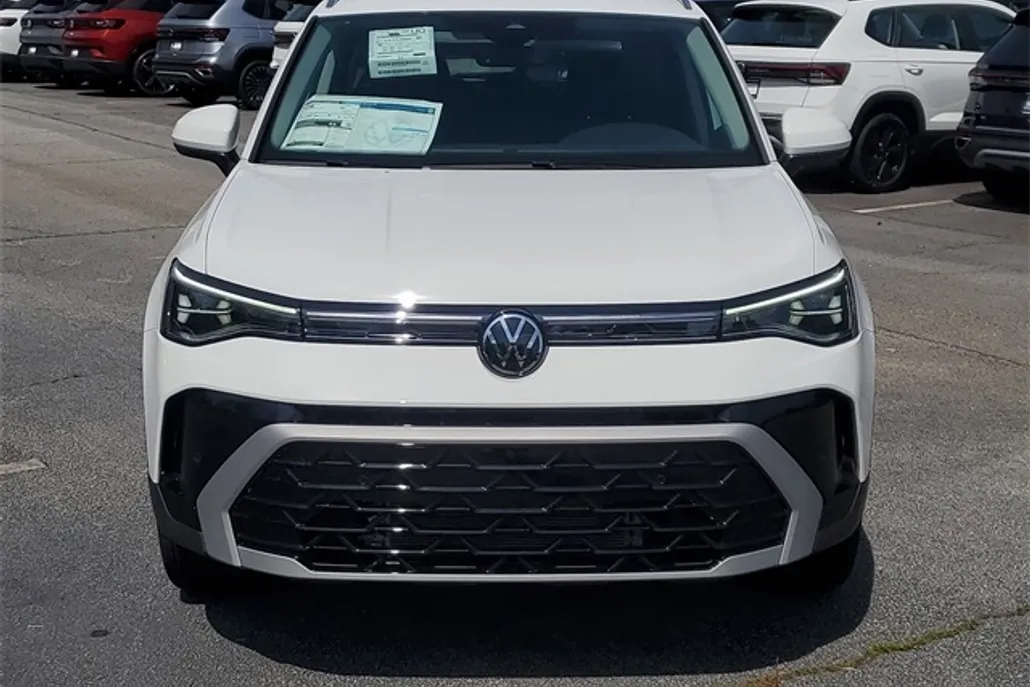 2025 Volkswagen Taos SEL photo 1