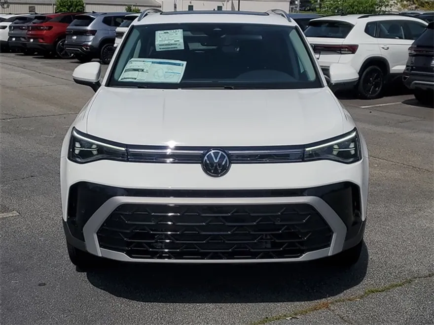 2025 Volkswagen Taos SEL photo 1