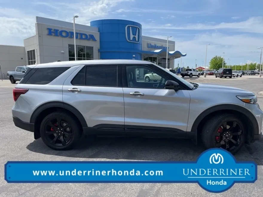2021 Ford Explorer ST photo 1