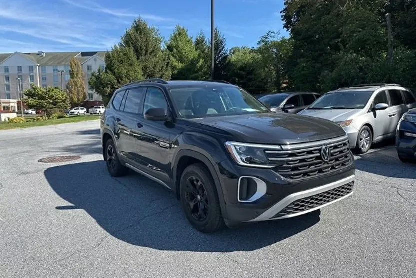 2024 Volkswagen Atlas Peak Edition SE Technology photo 1