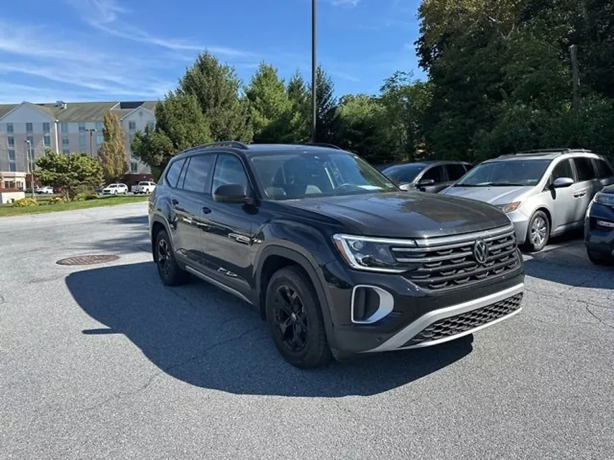2024 Volkswagen Atlas Peak Edition SE Technology photo 1
