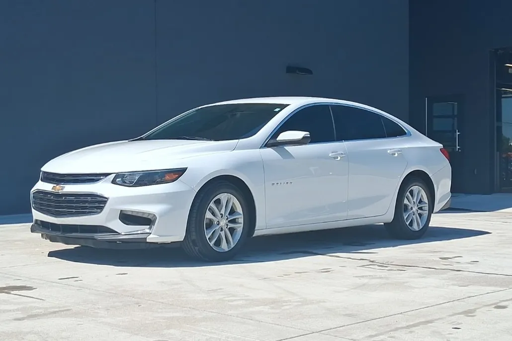 2018 Chevrolet Malibu 1LT photo 1