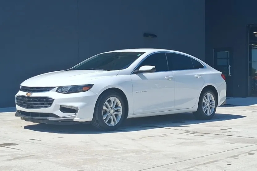 2018 Chevrolet Malibu 1LT photo 1