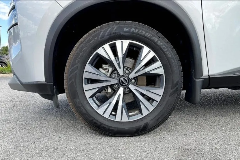 2022 Nissan Rogue AWD SV photo 1