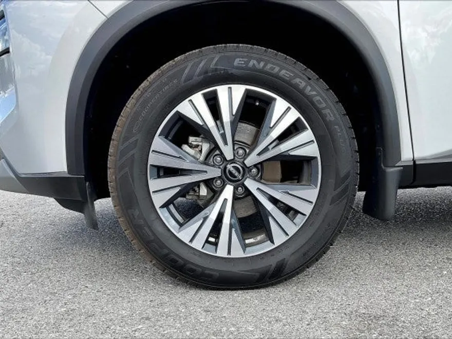 2022 Nissan Rogue AWD SV photo 1
