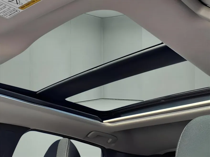 2026 Nissan Kicks SV photo 1