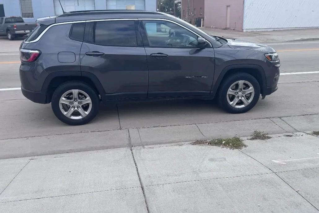 2024 Jeep Compass Latitude photo 1