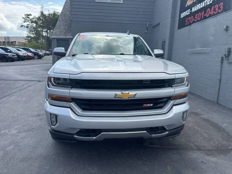 2018 Chevrolet Silverado 1500 LT photo 1