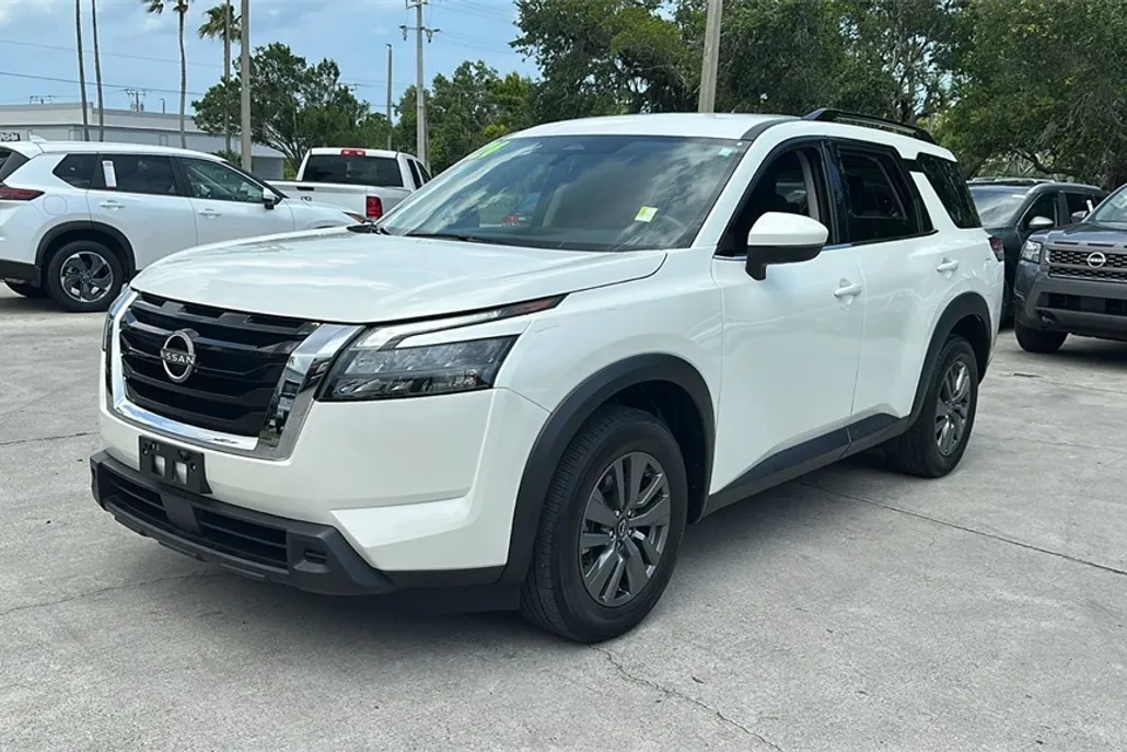 2024 Nissan Pathfinder SV photo 1