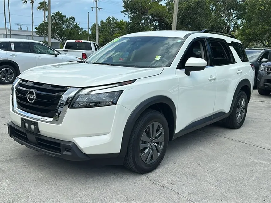 2024 Nissan Pathfinder SV photo 1