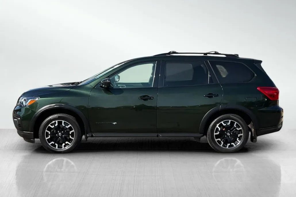 2019 Nissan Pathfinder SL photo 1