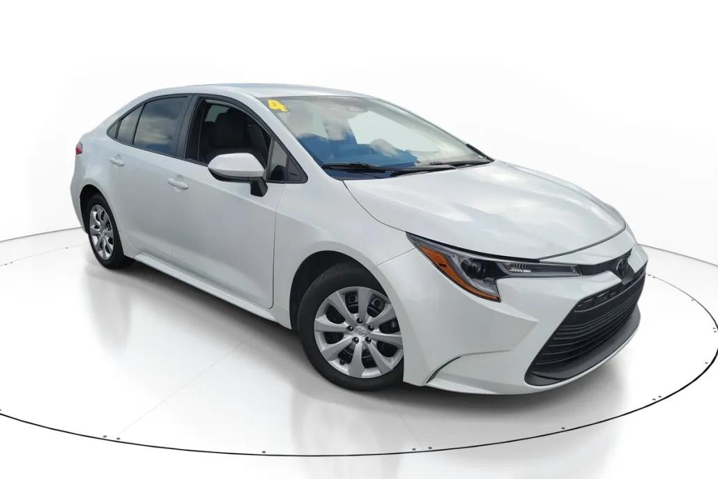 2024 Toyota Corolla LE photo 1