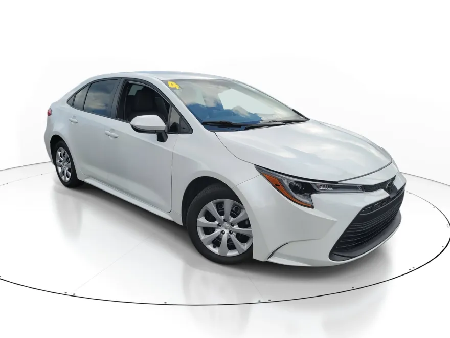 2024 Toyota Corolla LE photo 1