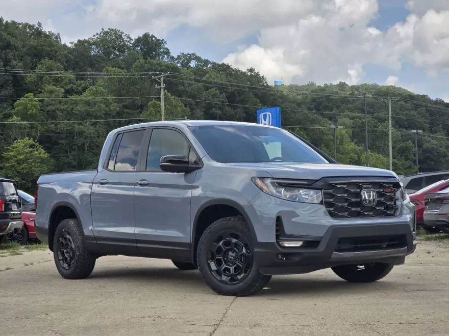 2025 Honda Ridgeline TrailSport photo 1