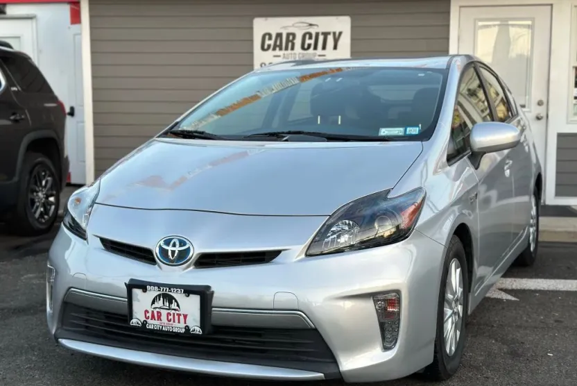 2014 Toyota Prius Plug-in Hybrid photo 1