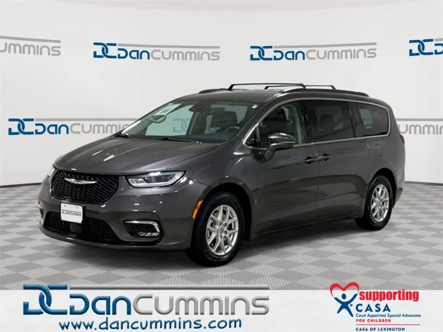 2022 Chrysler Pacifica Touring L photo 1