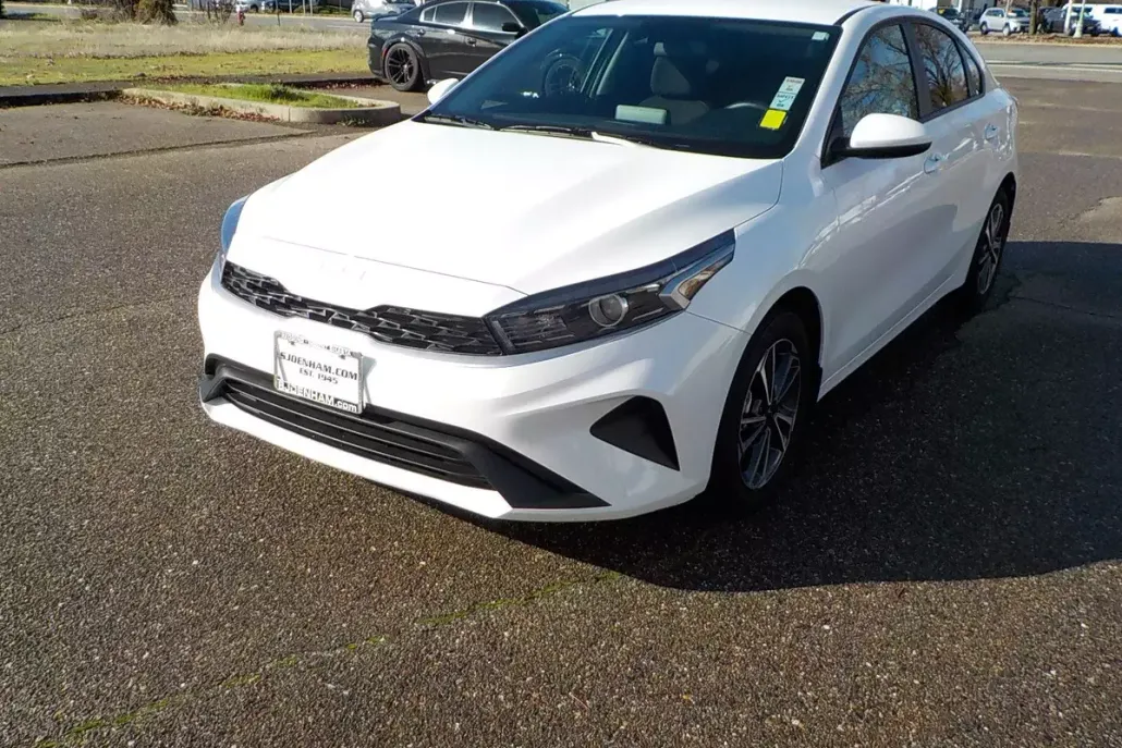 2024 Kia Forte LXS photo 1