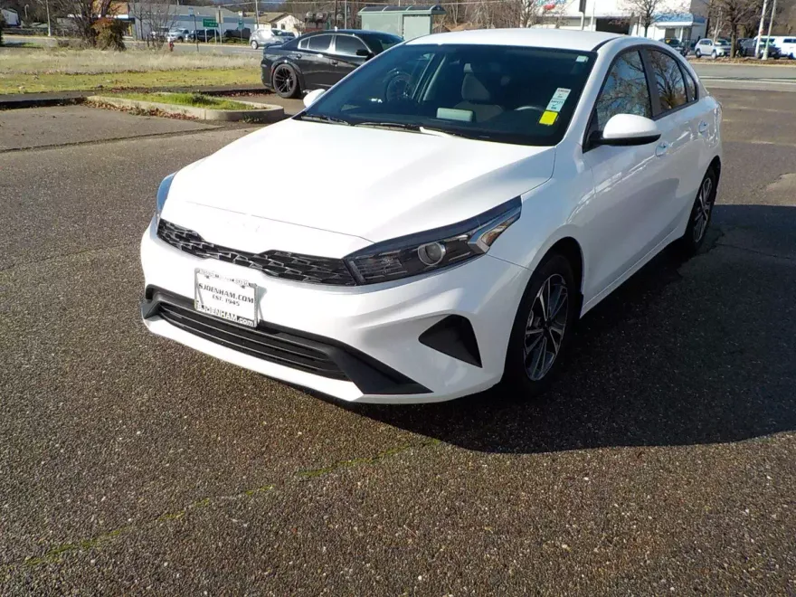 2024 Kia Forte LXS photo 1