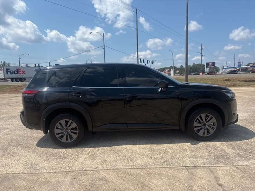 2024 Nissan Pathfinder S photo 1