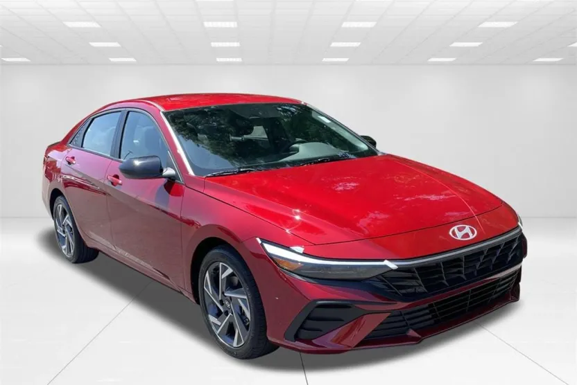 2025 Hyundai Elantra SEL Sport photo 1