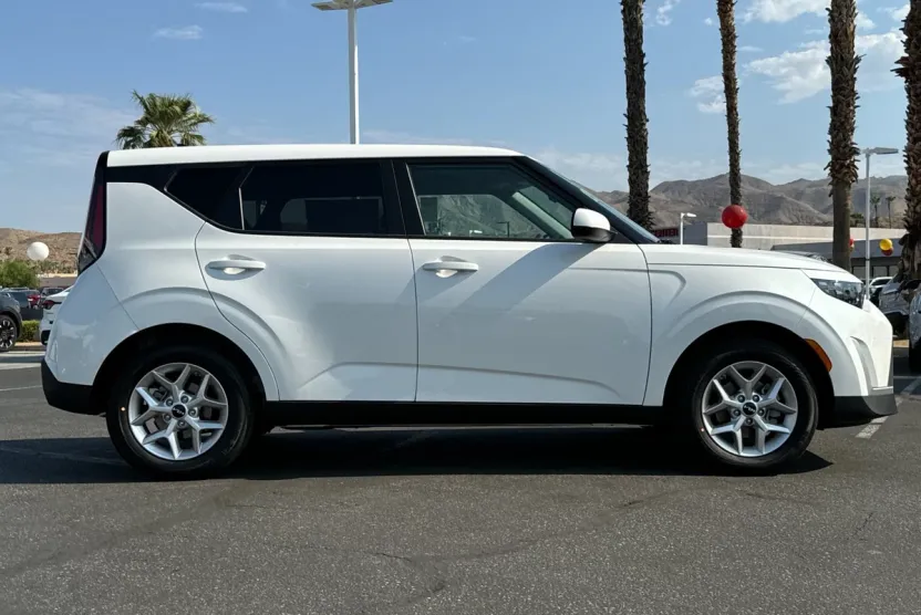 2025 Kia Soul LX photo 1