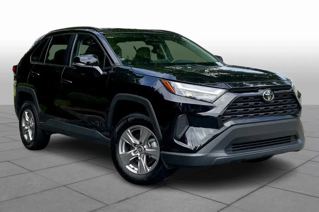 2024 Toyota RAV4 XLE photo 1