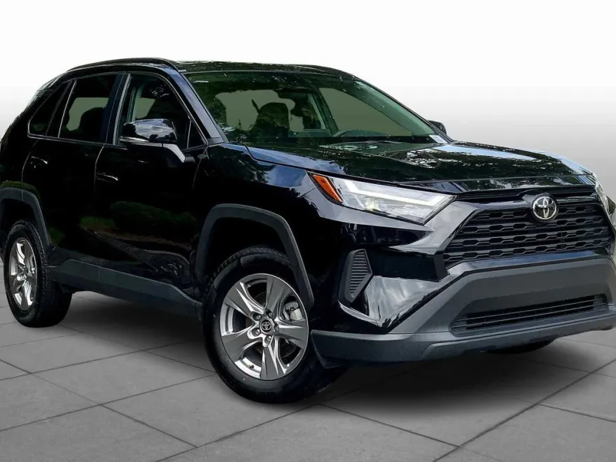2024 Toyota RAV4 XLE photo 1