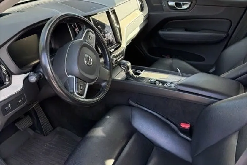 2018 Volvo XC60 T6 Momentum photo 1
