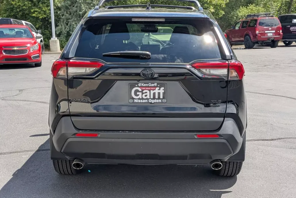 2023 Toyota RAV4 XLE Premium photo 1