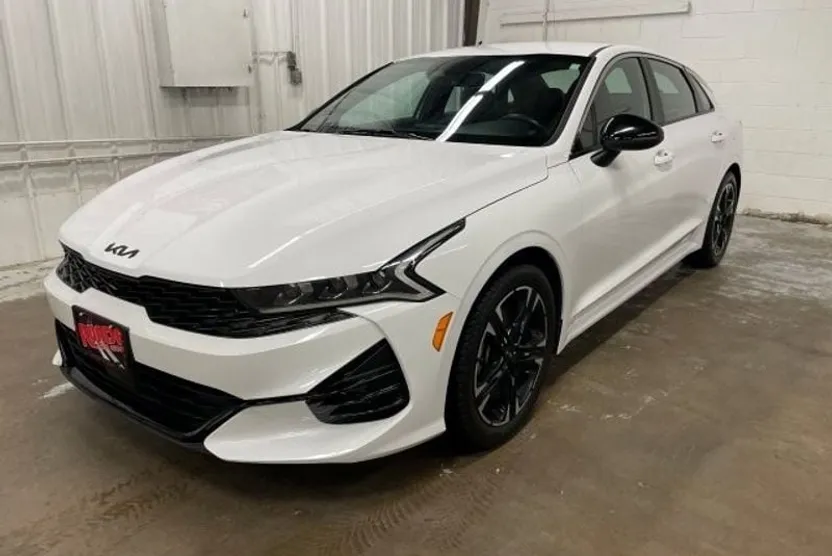 2023 Kia K5 GT-Line photo 1