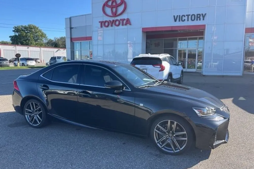 2018 Lexus IS 300 photo 1