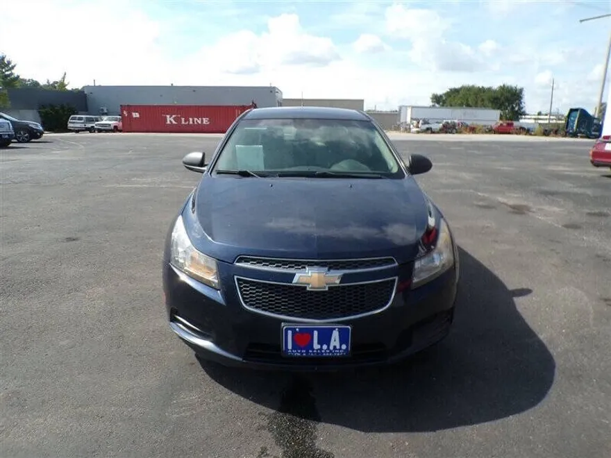 2011 Chevrolet Cruze LS photo 1