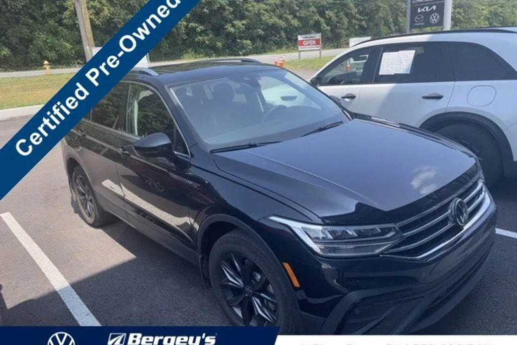 2023 Volkswagen Tiguan SE photo 1