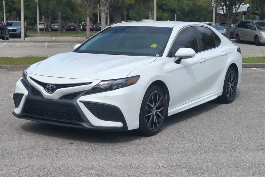 2024 Toyota Camry SE photo 1