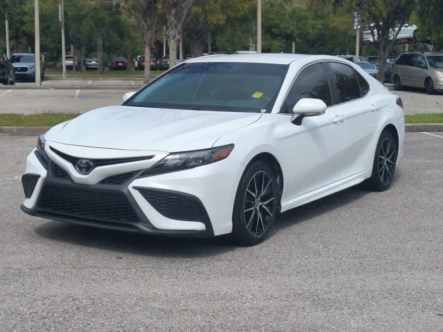 2024 Toyota Camry SE photo 1