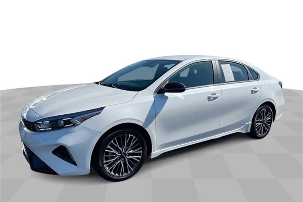 2023 Kia Forte GT-Line photo 1