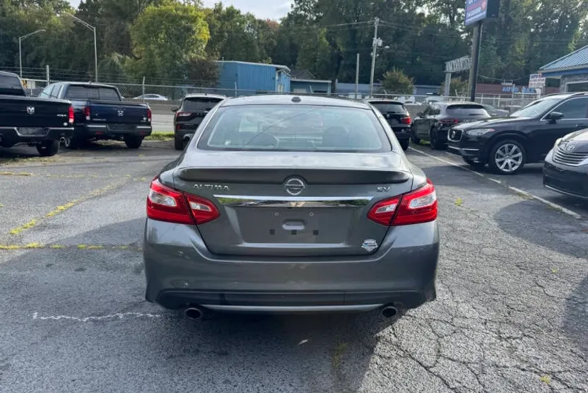 2016 Nissan Altima 2.5 SV photo 1