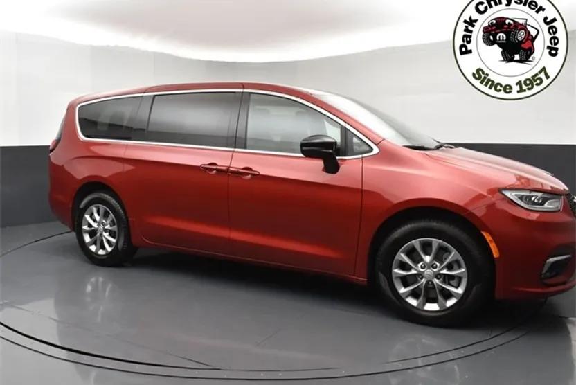 2026 Chrysler Pacifica photo 1
