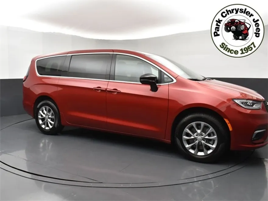 2026 Chrysler Pacifica photo 1